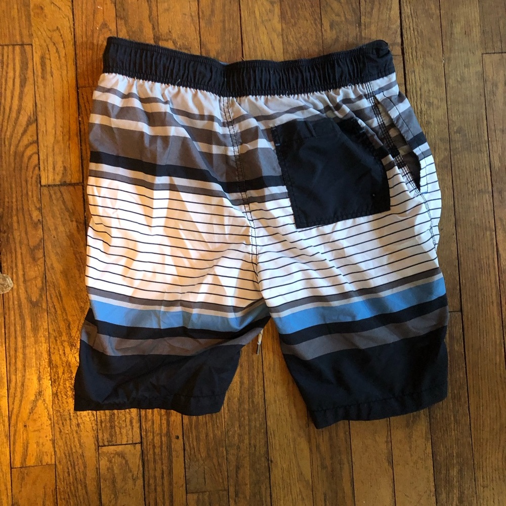 Colorful shorts - Picture 2 of 3